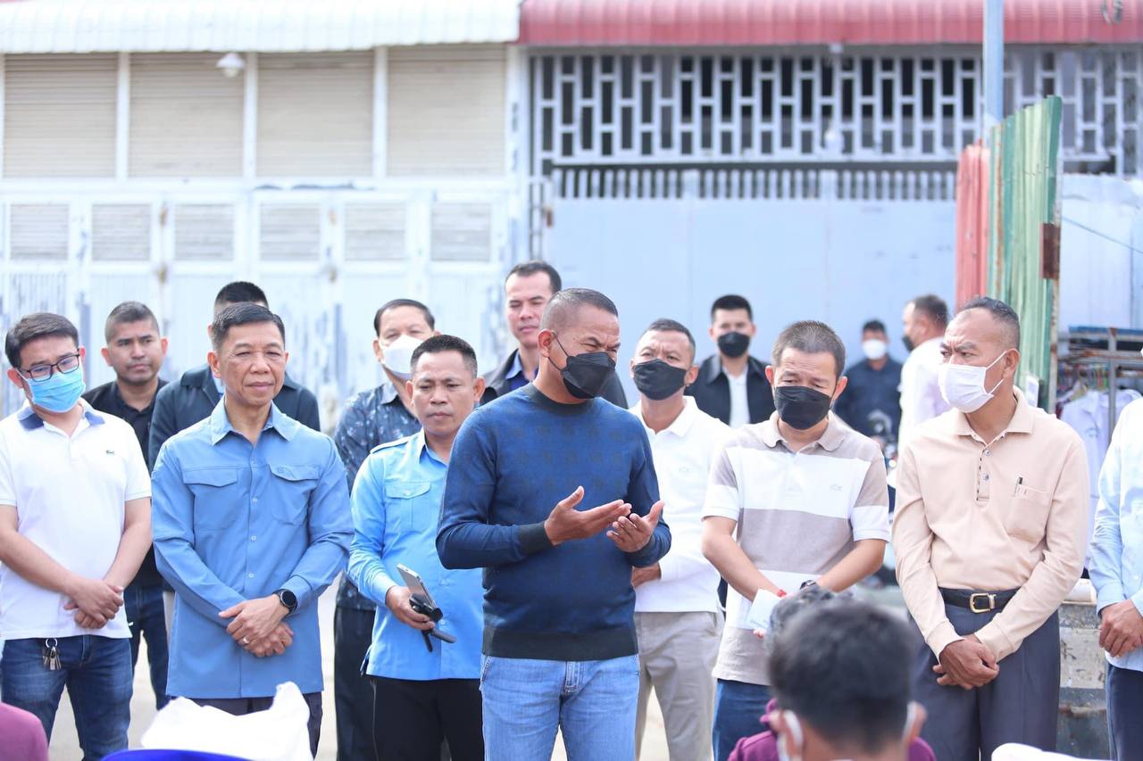ឯកឧត្តម ស ថេត បន្តចុះជួបសំណេះសំណាល និងឧបត្ថម្ភប្រជាពលរដ្ឋទីទ័លក្រចំនួន២៦គ្រួសារ នៅសង្កាត់បឹងទំពន់ទី១ ក្នុងរាជធានីភ្នំពេញ