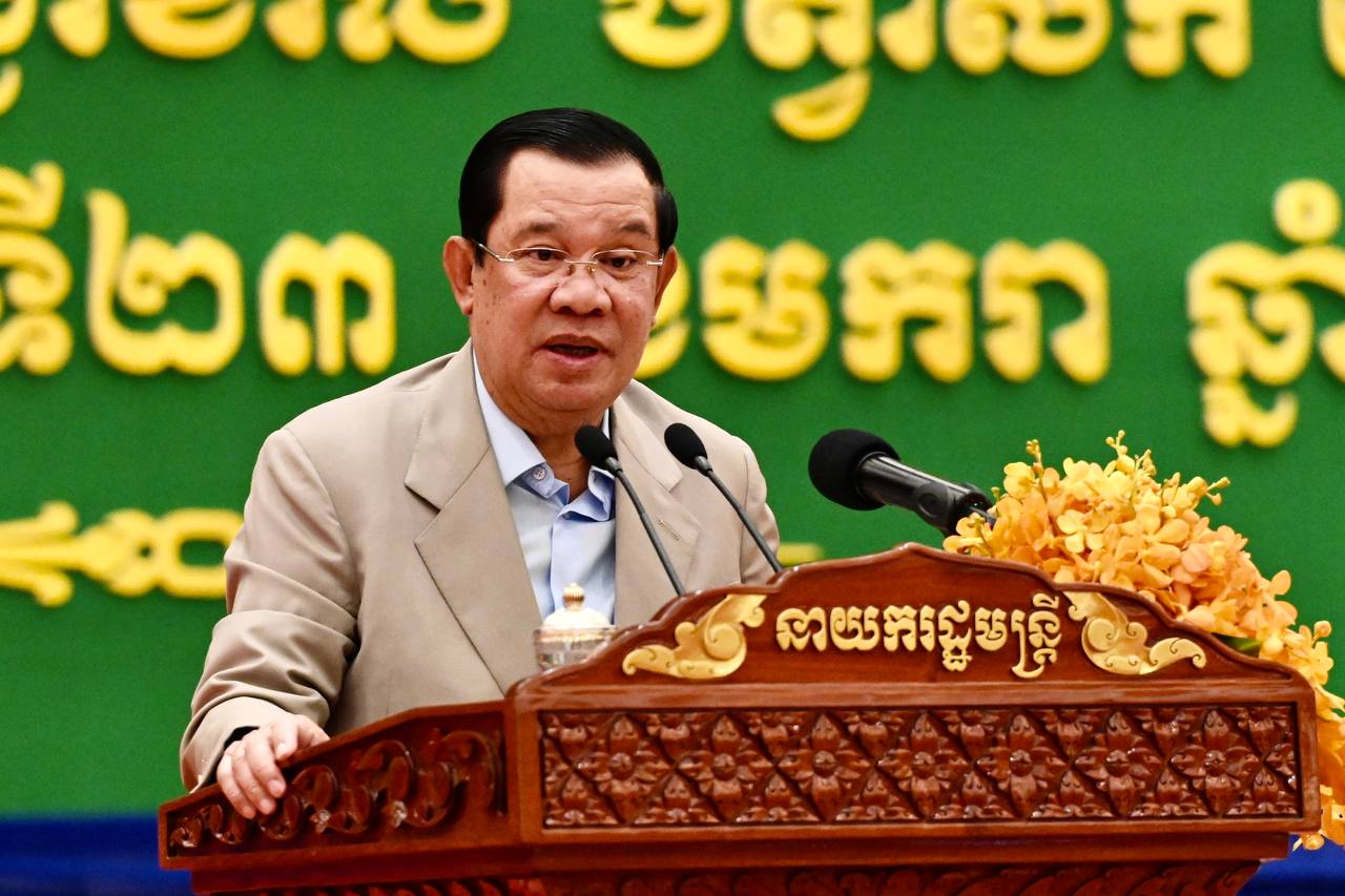 សម្តេចតេជោ ហ៊ុន សែន ៖ រាជរដ្ឋាភិបាល នឹងជួយដល់សិស្សក្រីក្រឱ្យទទួលបានការសិក្សាដោយឥតគិតថ្លៃ ថែមទទួលបានប្រាក់ខែបន្ថែមទៀត