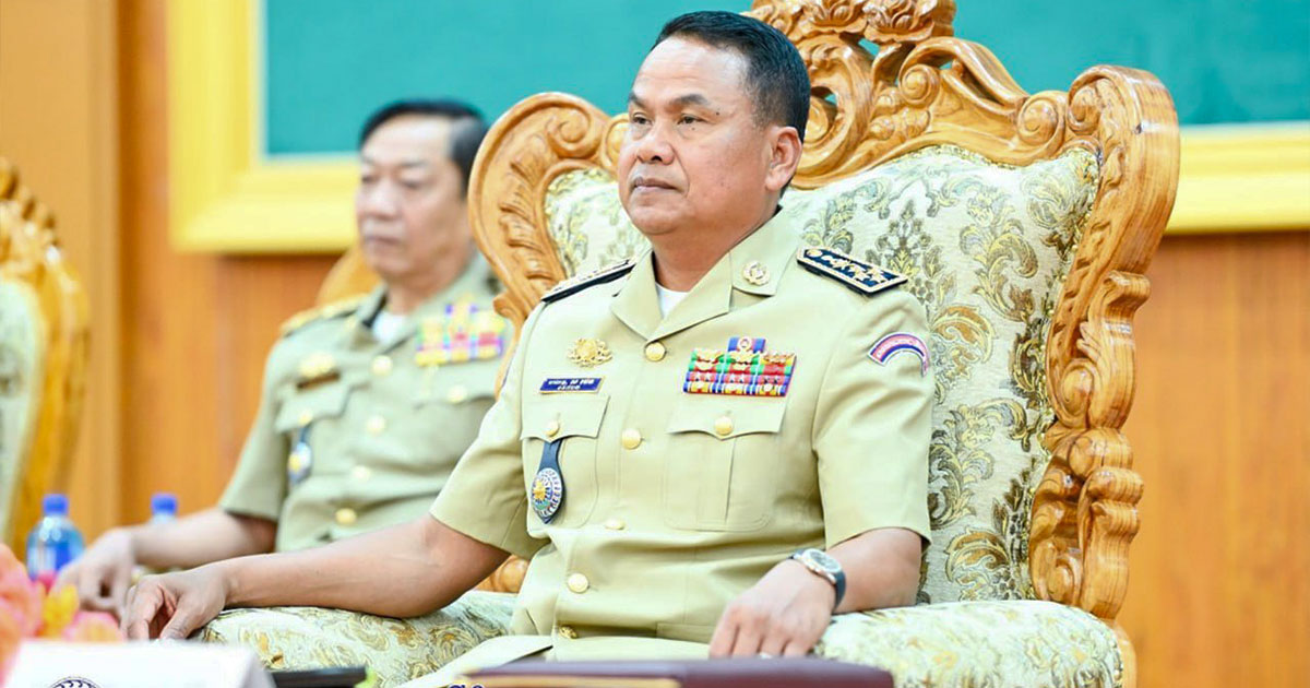 ឯកឧត្តម នាយឧត្តមសេនីយ៍ ស ថេត សំណេះសំណាលជាមួយមន្ត្រីនគរបាលចរាចរណ៍ នៃស្នងការដ្ឋាននគរបាលរាជធានីភ្នំពេញនិងមន្រ្តីជាប់កិច្ចសន្យាសរុប ៦៥១នាក់
