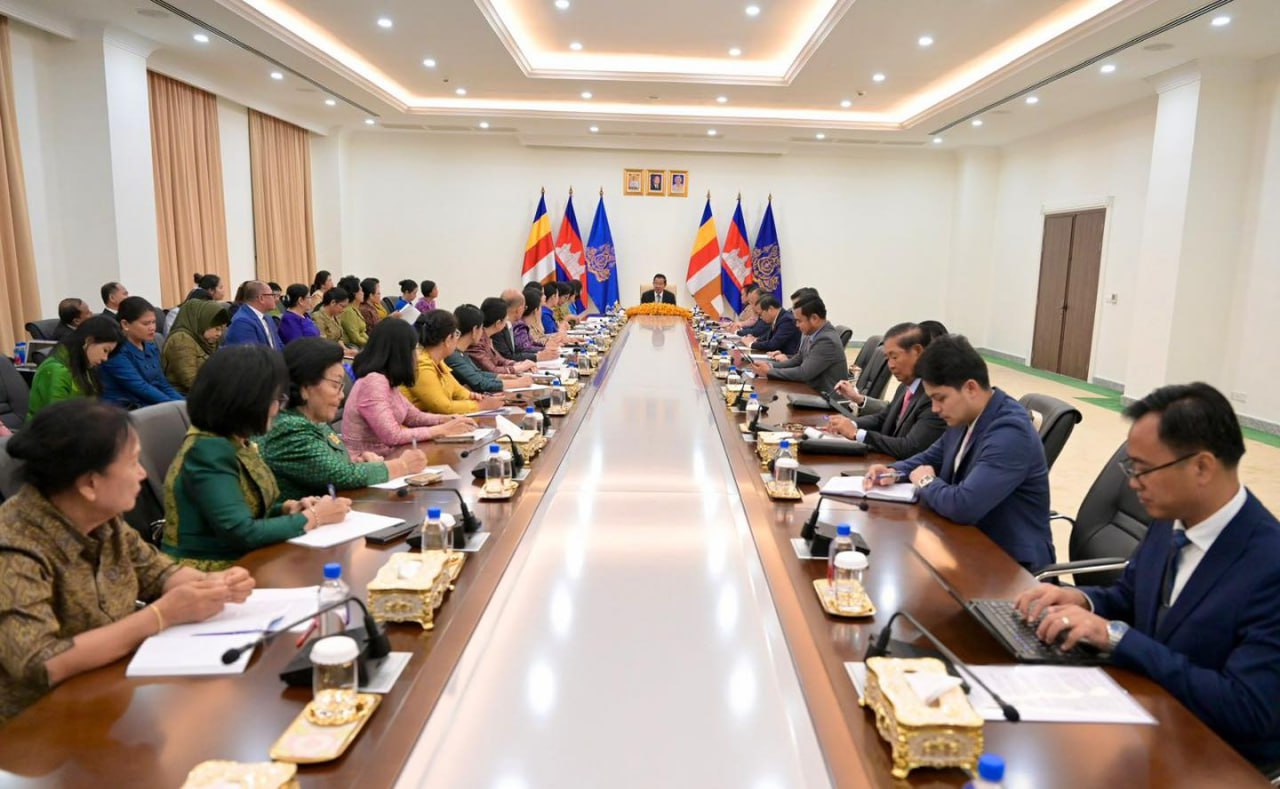 សម្តេចតេជោសម្រេចប្រគល់ដី ២ហិកតា តម្លៃជាង១០លានដុល្លារកសាងអន្តេវាសិកដ្ឋានសម្រាប់និស្សិតស្រ្តីស្នាក់នៅ ៥០០នាក់