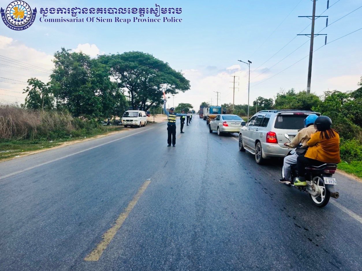សមត្ថកិច្ចខេត្តសៀមរាបចុះអនុវត្តរឹតបន្តឹងច្បាប់ចរាចរណ៍ផ្លូវគោកនៅលើដងផ្លូវជាតិលេខ៦
