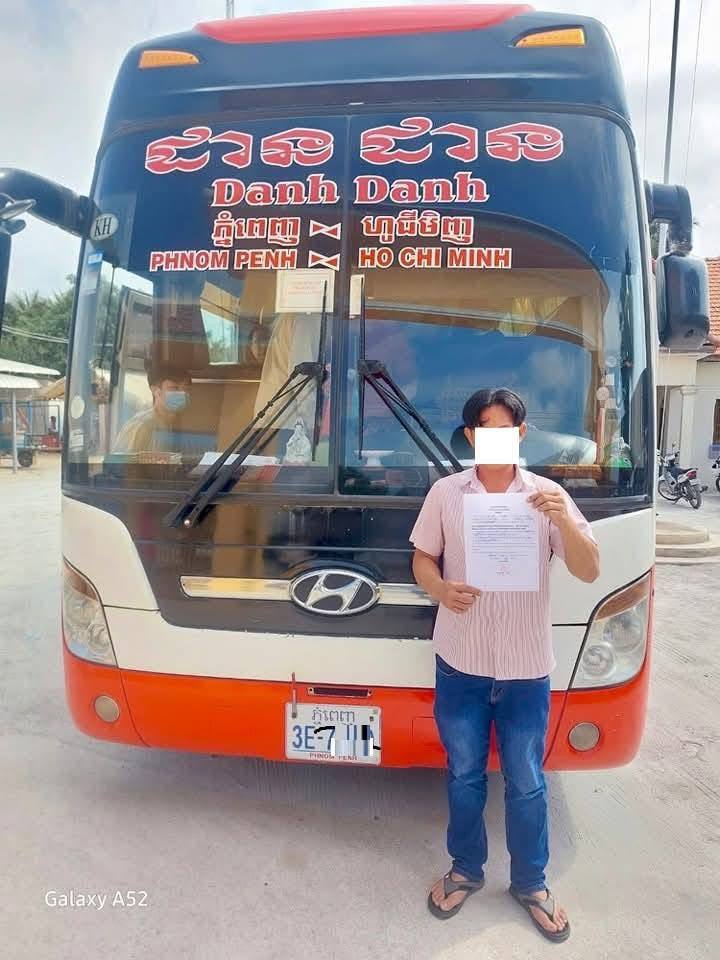ឯកឧត្តមអភិសន្តិបណ្ឌិត ស សុខា ណែនាំឱ្យអនុវត្តច្បាប់ចរាចរណ៍ចំពោះសិស្សពុំពាក់សុវត្ថិភាព​ រថយន្តដឹងកម្មករ និងល្មើសល្បឿន
