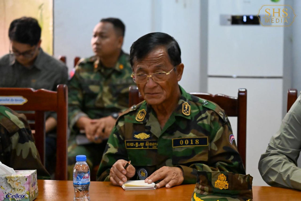 នាយឧត្តមសេនីយ៍ផុតលេខផ្កាយមាសប្រាំ ហ៊ុន សែន ទទួលយកសំណើជាអគ្គភស្ដុភារជាន់ខ្ពស់ សម្រាប់កម្លាំងប្រដាប់អាវុធ