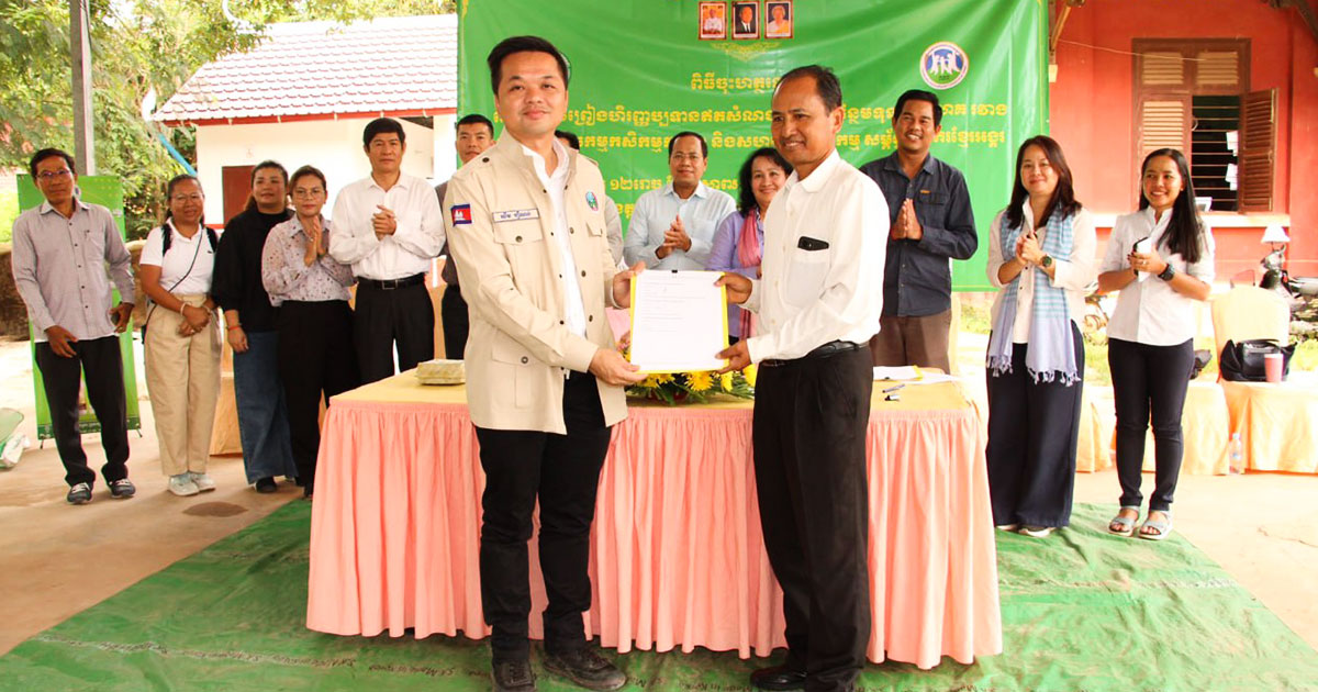 សហគមន៍កសិកម្មសម្ព័ន្ធកសិករខ្មែរអង្គរ ទទួលបានថវិកា ៧០ ម៉ឺនដុល្លារ សម្រាប់សង់ផ្ទះសំណាញ់ និងផ្លូវគ្រួសក្រហម