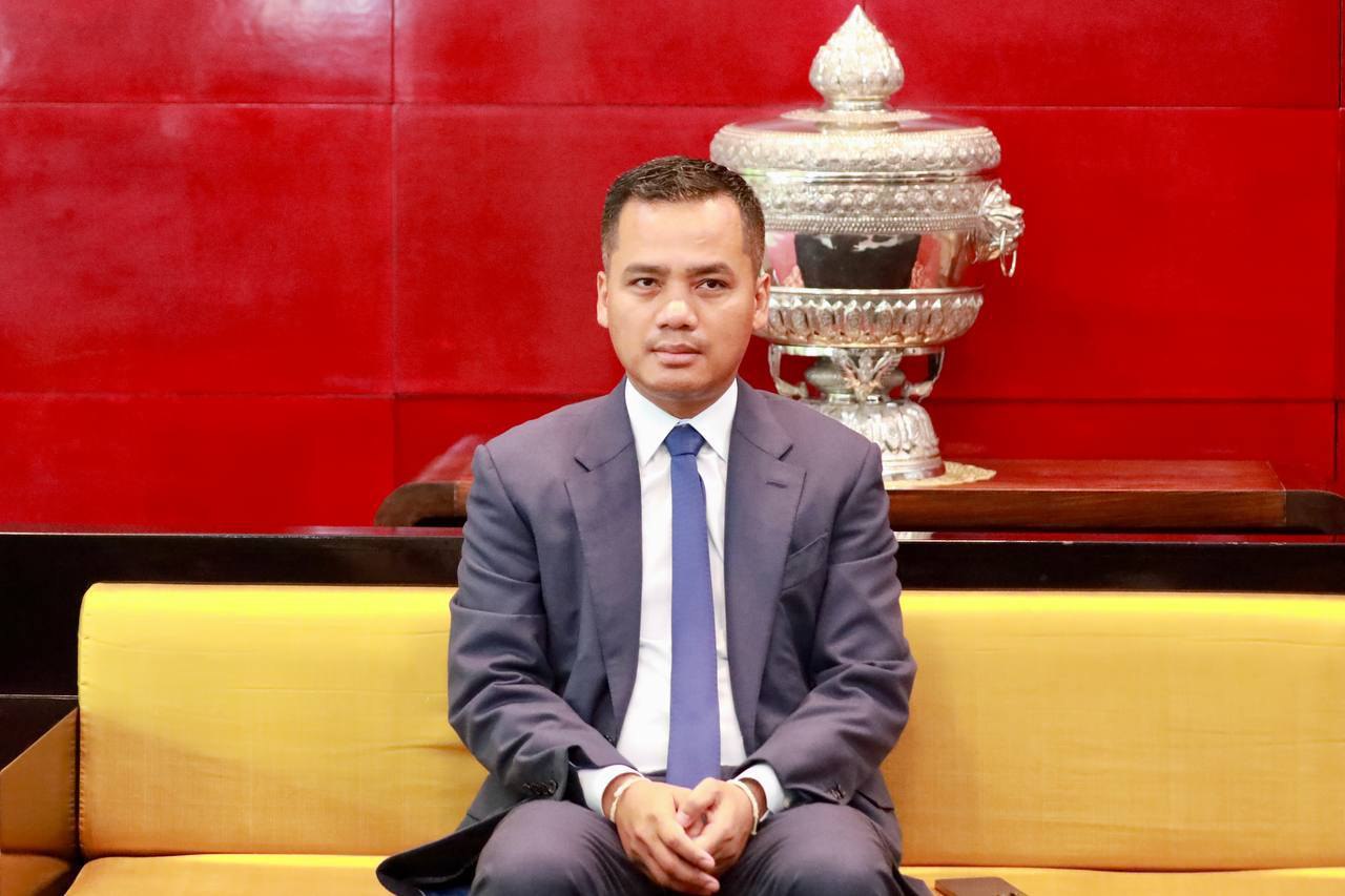 ឯកឧត្តមអភិសន្តិបណ្ឌិត ស សុខា បំពេញទស្សនកិច្ចប្រទេសសិង្ហបុរី និងត្រៀមចុះ MOU ស្ដីពីការបង្ការ និងប្រឆាំងឧក្រិដ្ឋកម្មឆ្លងដែន