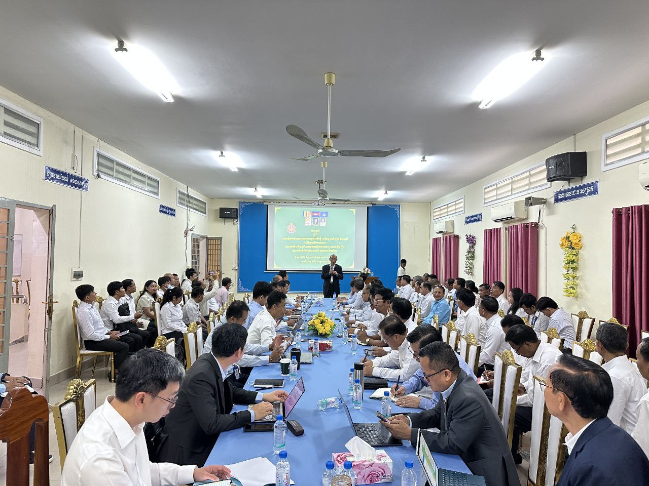 ក្រសួងអប់រំ ត្រៀមអនុវត្តកម្មវិធីសិក្សាថ្មី នៅតាមវិទ្យាល័យធនធាន ចាប់ពីឆ្នាំសិក្សា ២០២៥-២០២៦