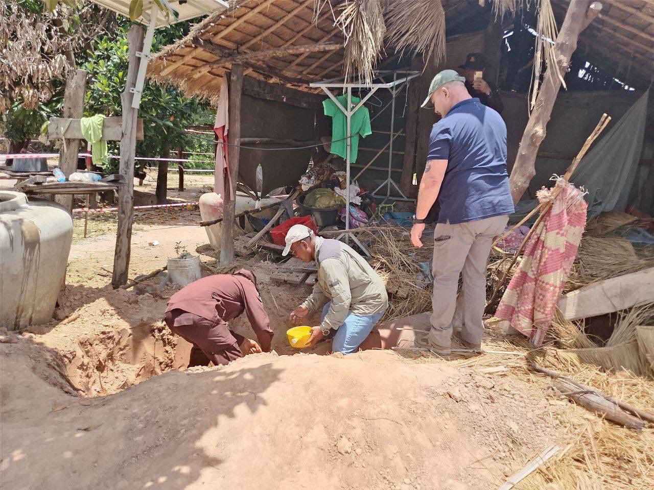 CMAC និងមន្ត្រីអង្គការបរទេស៖ គ្រាប់បែកMK-84 ត្រូវបានទាហានសៀមទិញពីក្រុមហ៊ុន IMI យកមកទម្លាក់នៅកម្ពុជា