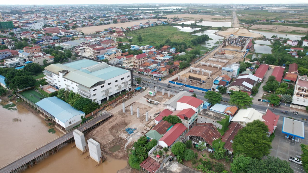 ស្ពានឆ្លងទន្លេបាសាក់ចាក់អង្រែក្រោម-ព្រែកប្រាសាងសង់បាន៤១% ហើយ
