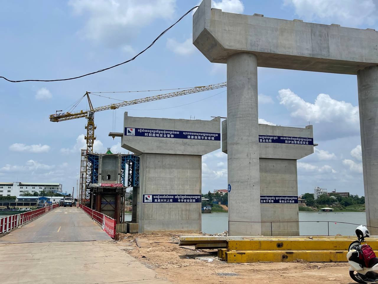 ស្ពានឆ្លងទន្លេបាសាក់ចាក់អង្រែក្រោម-ព្រែកប្រាសាងសង់បាន៤១% ហើយ