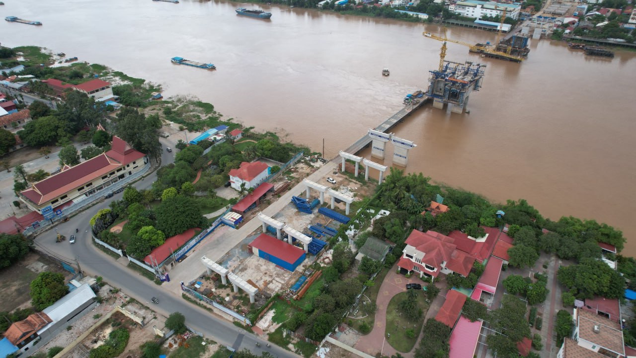 ស្ពានឆ្លងទន្លេបាសាក់ចាក់អង្រែក្រោម-ព្រែកប្រាសាងសង់បាន៤១% ហើយ
