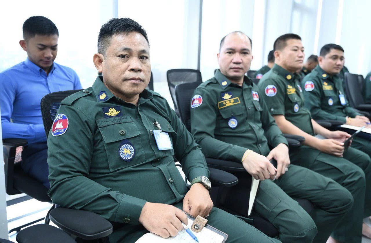 ឯកឧត្តម ឧត្តមសេនីយ៍ឯក ជួន ណារិន្ទ ណែនាំឱ្យដាក់កម្លាំងចុះទៅសម្រួលលំហូរចរាចរណ៍ នៅតាមគោលដៅងាយទទួលរងនូវការកកស្ទះជាប្រចាំ