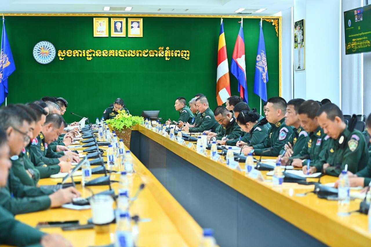 ឯកឧត្តម ឧត្តមសេនីយ៍ឯក ជួន ណារិន្ទ ណែនាំឱ្យដាក់កម្លាំងចុះទៅសម្រួលលំហូរចរាចរណ៍ នៅតាមគោលដៅងាយទទួលរងនូវការកកស្ទះជាប្រចាំ