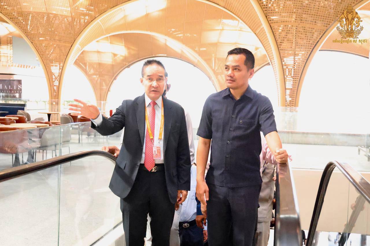 ឯកឧត្តមអភិសន្តិបណ្ឌិត ស សុខា ចុះពិនិត្យការត្រៀមលក្ខណៈរបស់អគ្គនាយកដ្ឋានអន្តោប្រវេសន៍ នៅអាកាសយានដ្ឋានអន្តរជាតិមរតកតេជោ