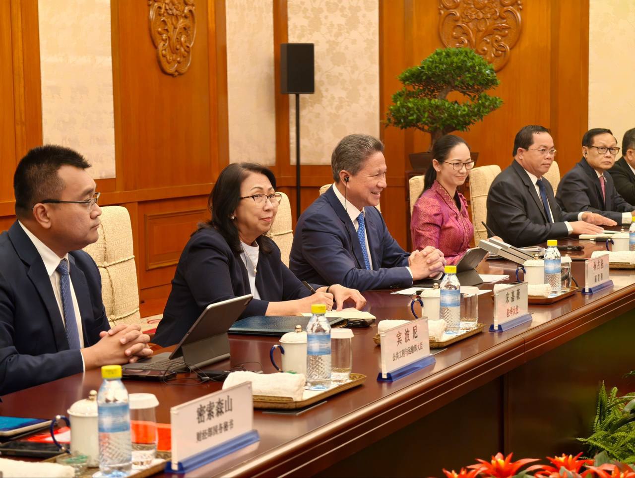 លោក Wang Yi ៖ កម្ពុជានិងថៃ គឺជាអ្នកជិតខាងល្អ