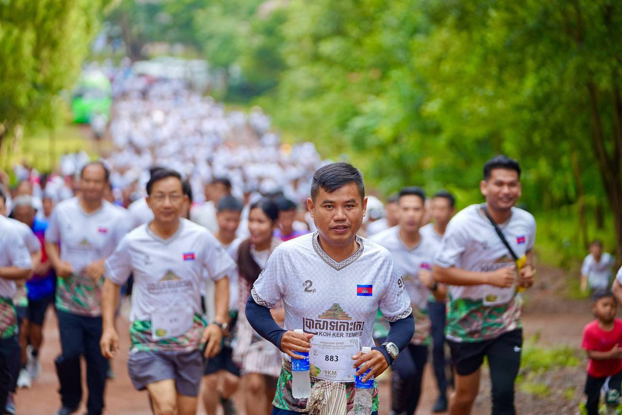 មនុស្សជាង ១០០០នាក់ ចូលរួមរត់ដើម្បីអបអរសាទរខួប២ឆ្នាំ នៃការចុះបញ្ជីរមណីយដ្ឋានប្រាសាទកោះកេរ