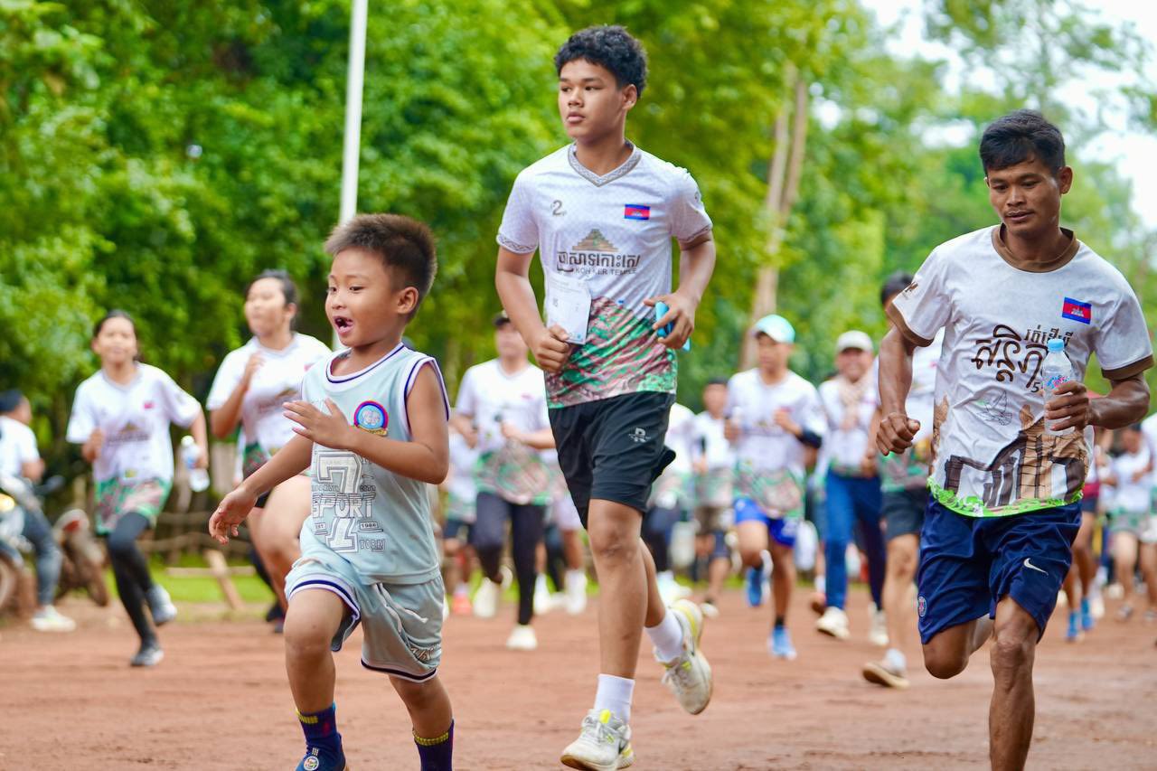 មនុស្សជាង ១០០០នាក់ ចូលរួមរត់ដើម្បីអបអរសាទរខួប២ឆ្នាំ នៃការចុះបញ្ជីរមណីយដ្ឋានប្រាសាទកោះកេរ