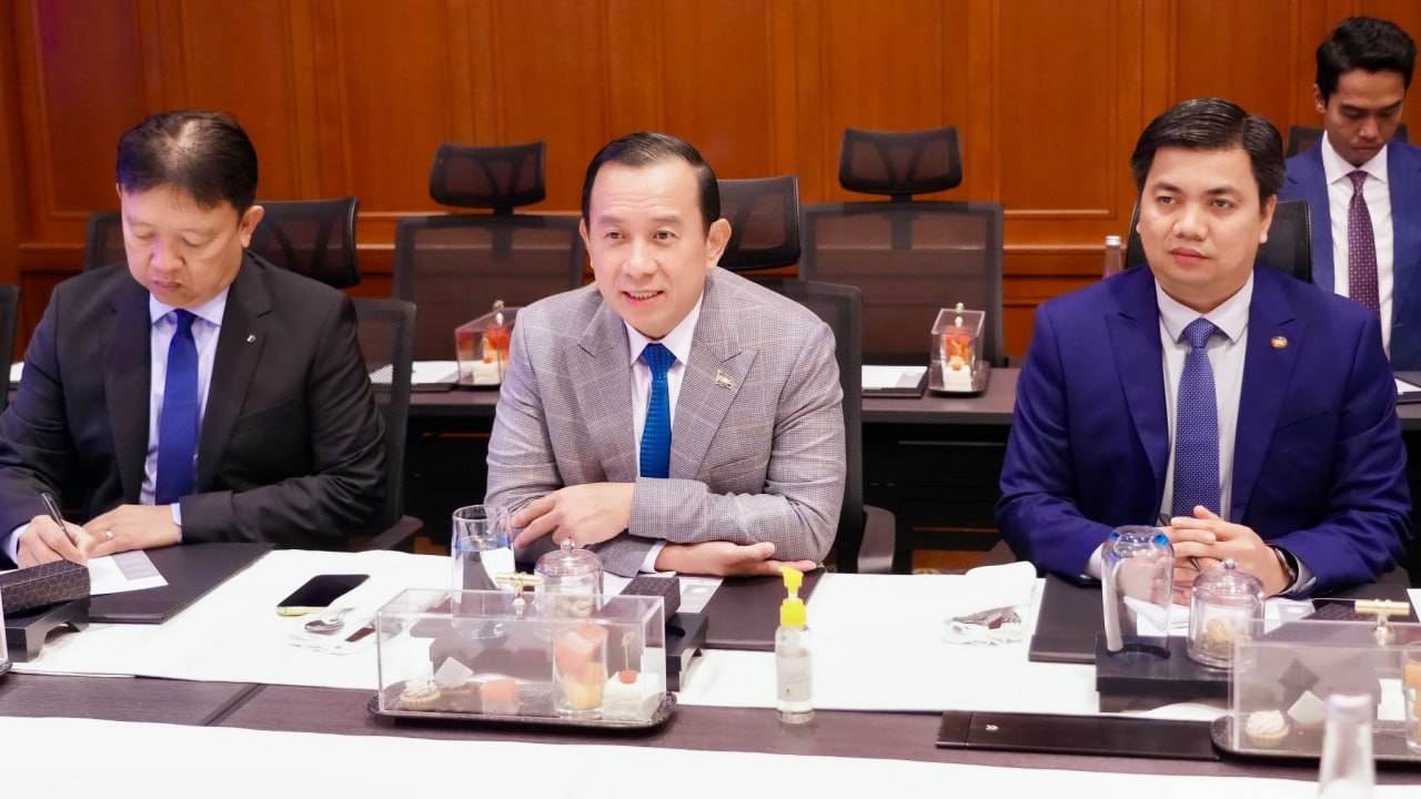 រដ្ឋមន្ត្រីទេសចរណ៍កម្ពុជាស្នើក្រុមហ៊ុនអាកាសចរណ៍ Malaysia Airlines បង្កើនចំនួនជើងហោះហើរត្រង់មកកម្ពុជា