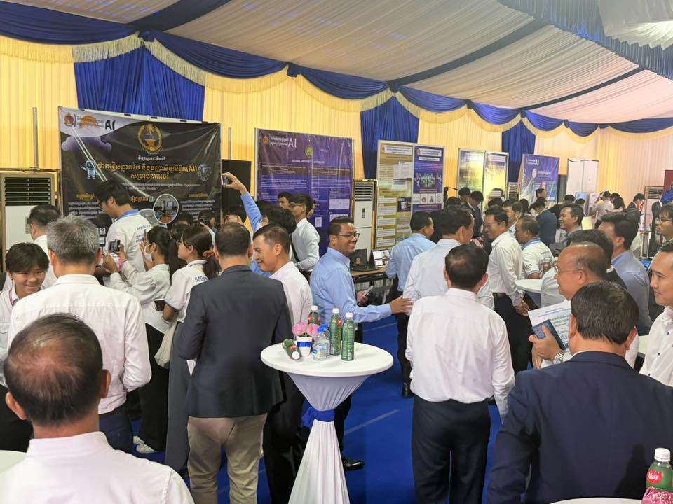 ក្រសួងអប់រំរៀបចំ ពិព័រណ៍ស្តីពី “ការប្រើប្រាស់បញ្ញាសិប្បនិម្មិតសម្រាប់ការអប់រំ”
