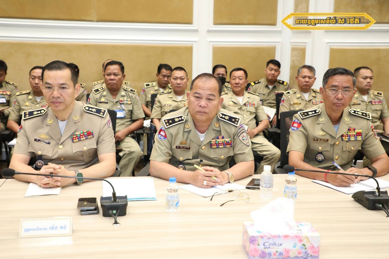ឯកឧត្តម នាយឧត្តមសេនីយ៍ ស ថេត បញ្ជាឲ្យពង្រឹងក្រុមការងារ Hotline ជាមួយជនបរទេស ដើម្បីឆ្លើយតប និងដោះស្រាយឲ្យបានទាន់ពេល ក្នុងករណីមានសំណើសុំអន្ដរាគមន៍ណាមួយ