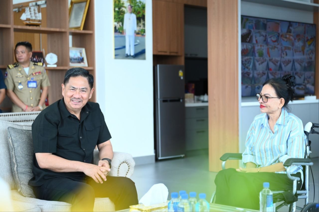 ឯកឧត្តម ឧត្តមសេនីយ៍ឯក ជួន ណារិន្ទទទួលអំណោយដែលសរុបជាទឹកប្រាក់ស្មើនឹង១ម៉ឺនដុល្លារ ជាលើកទី២ពី លោកស្រី Sophea Bőttcher និងស្វាមី