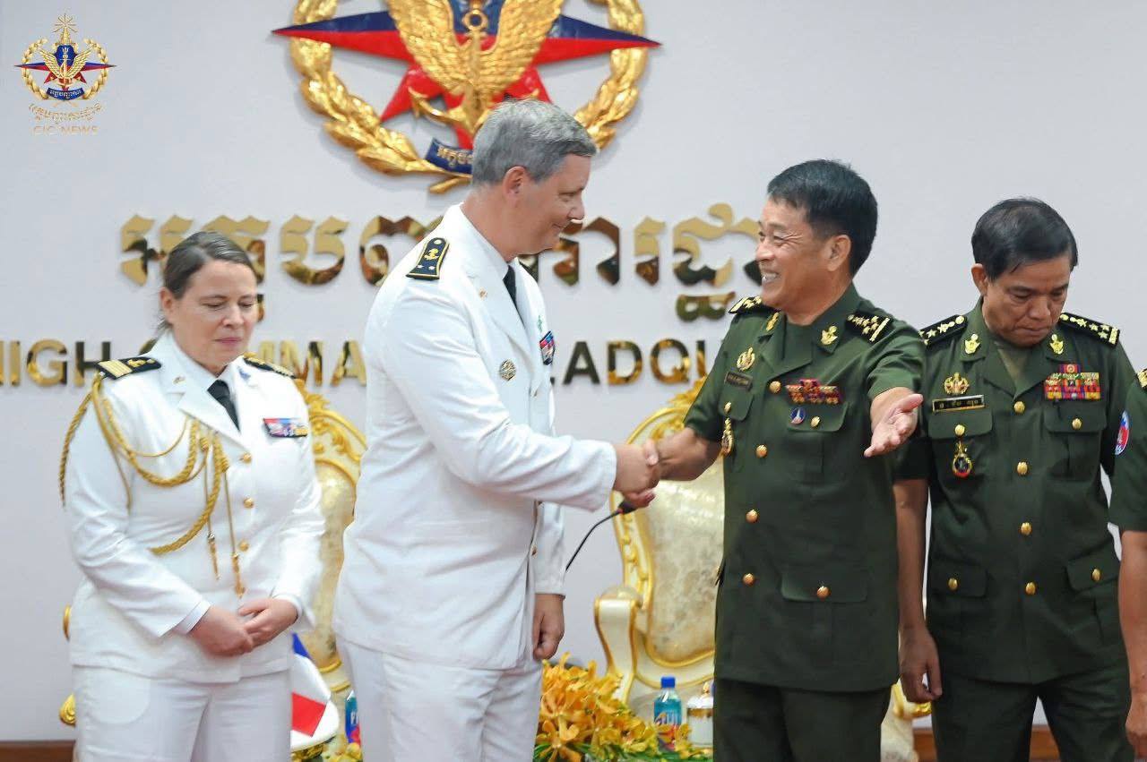 កងទ័ពកម្ពុជា-បារាំង បន្តពង្រឹងពង្រីកទំនាក់ទំនង និងកិច្ចសហប្រតិបត្តិការឱ្យកាន់តែល្អប្រសើរ