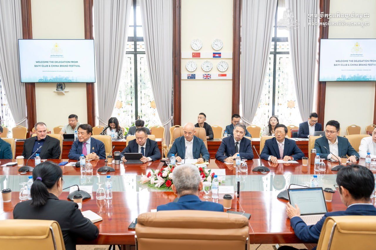 មន្ត្រីកម្ពុជាស្នើឱ្យក្រុមហ៊ុនចិនវិនិយោគក្នុងការផលិតវត្ថុធាតុដើម ឬផលិតផលពាក់កណ្តាលសម្រេចនៅកម្ពុជា