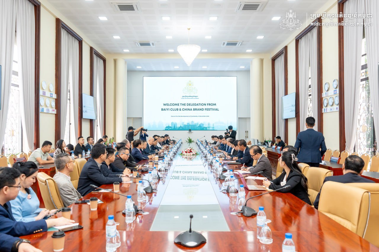 មន្ត្រីកម្ពុជាស្នើឱ្យក្រុមហ៊ុនចិនវិនិយោគក្នុងការផលិតវត្ថុធាតុដើម ឬផលិតផលពាក់កណ្តាលសម្រេចនៅកម្ពុជា