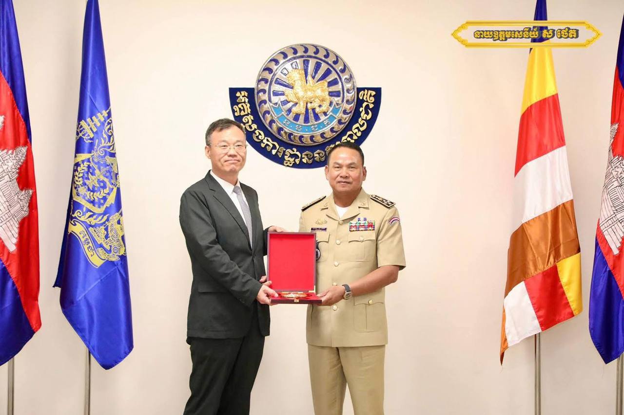 ឯកឧត្តម នាយឧត្តមសេនីយ៍ ស ថេត ពិភាក្សាការងារជាមួយ មន្ត្រីក្រសួងសន្តិសុខចិន