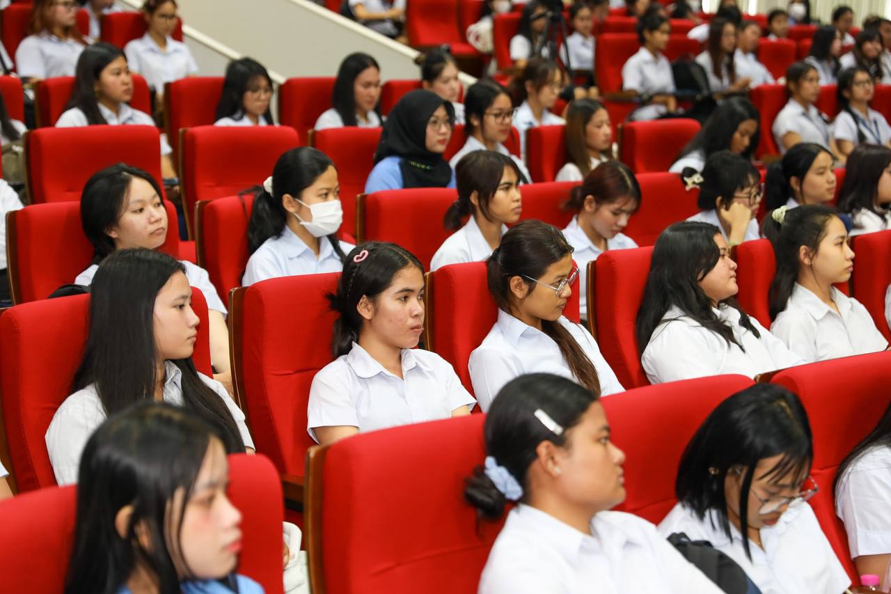 ក្រសួងអប់រំ និង និង សាកលវិទ្យាល័យអេស៊ីលីដាចុះកិច្ចសហប្រតិបត្តិការអភិវឌ្ឍការអប់រំបច្ចេកទេសលើជំនាញគណនេយ្យ