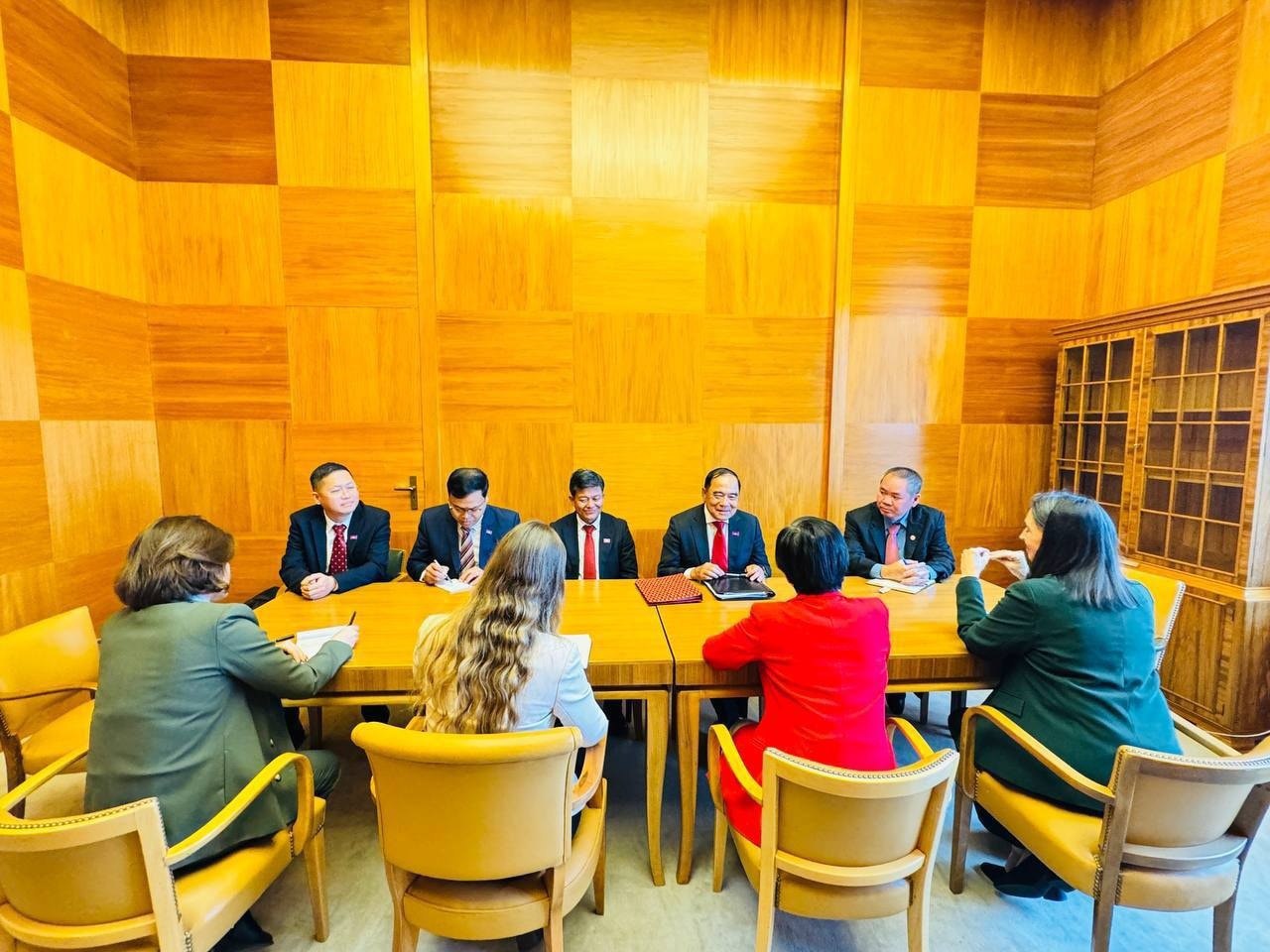 កម្ពុជាប្រាប់ UN ថា បញ្ហាមីនតាមបណ្តោយព្រំដែនកម្ពុជា-ថៃ កំពុងបង្កគ្រោះថ្នាក់ដល់ប្រជាជនស៊ីវិល និងកងកម្លាំងយោធា