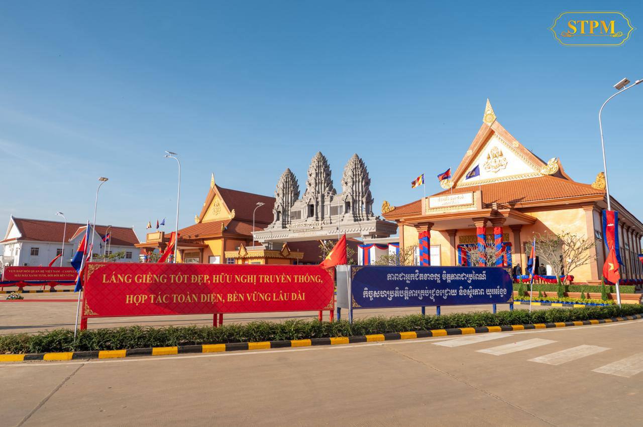 កម្ពុជា-វៀតណាមសម្ពោធដាក់ឱ្យប្រើប្រាស់ជាផ្លូវការច្រកទ្វារព្រំដែនអន្តរជាតិម៉ឺនជ័យ-តឹនណាម