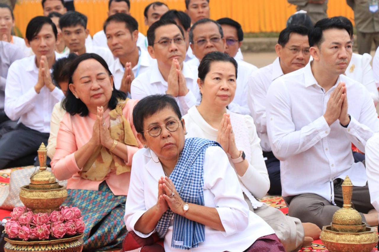 រដ្ឋមន្ត្រីវប្បធម៌ ដឹកនាំរៀបចំពិធីបួងសួងសុំសេចក្ដីសុខ សន្តិភាព និងរំលឹកគុណបុព្វបុរសខ្មែរ នៅមុខប្រាសាទអង្គរវត្ត