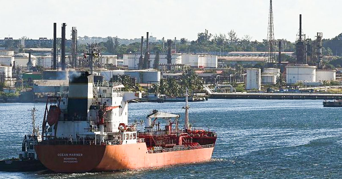 លោក Trump គំរាមដាក់ពន្ធលើប្រទេសណាដែលផ្គត់ផ្គង់ប្រេងឱ្យគុយបា