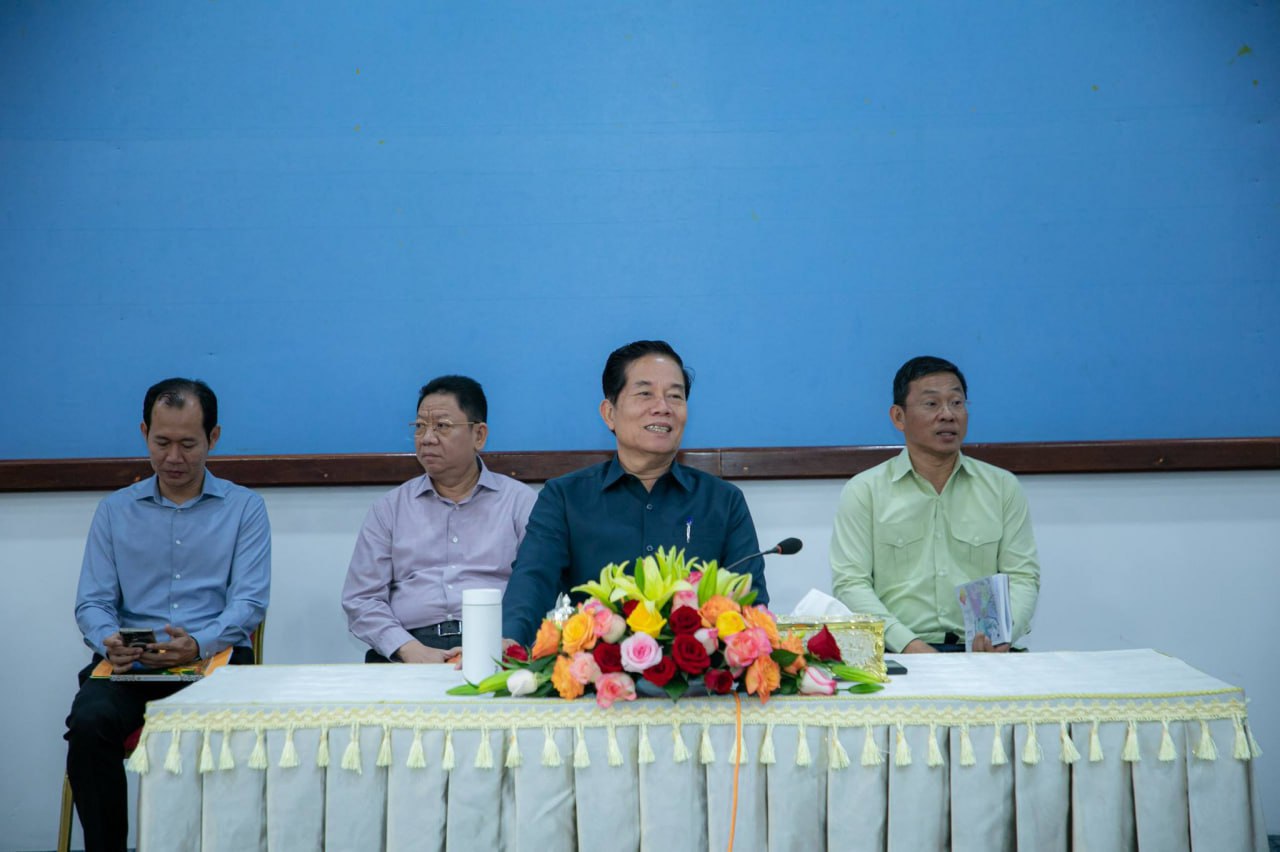 អភិបាលរាជធានីភ្នំពេញ៖ ការស្នើសុំបន្តលក់ដូរនៅលើចិញ្ចើមផ្លូវ ទ្រូងផ្លូវនៅ នៅតំបន់ជុំវិញផ្សារដើមគ មិនអាចអនុញ្ញាតជូនបានទេ