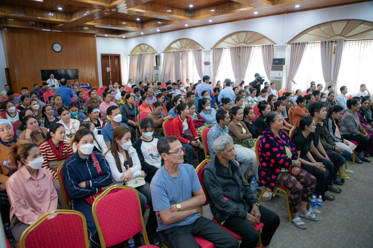 អភិបាលរាជធានីភ្នំពេញ៖ ការស្នើសុំបន្តលក់ដូរនៅលើចិញ្ចើមផ្លូវ ទ្រូងផ្លូវនៅ នៅតំបន់ជុំវិញផ្សារដើមគ មិនអាចអនុញ្ញាតជូនបានទេ