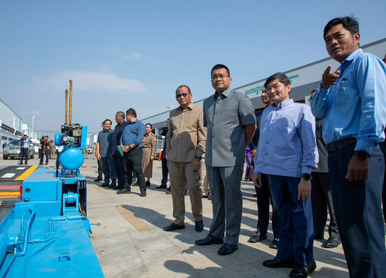 រដ្ឋមន្ត្រី ហេង សួរ៖ ក្រសួងទាំងពីរកំពុងជំរុញឱ្យមានការផ្លាស់ប្តូររថយន្តពីប្រភេទដឹកទំនិញ ទៅជារថយន្តដឹកអ្នកដំណើរ