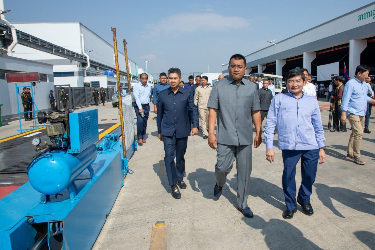 រដ្ឋមន្ត្រី ហេង សួរ៖ ក្រសួងទាំងពីរកំពុងជំរុញឱ្យមានការផ្លាស់ប្តូររថយន្តពីប្រភេទដឹកទំនិញ ទៅជារថយន្តដឹកអ្នកដំណើរ