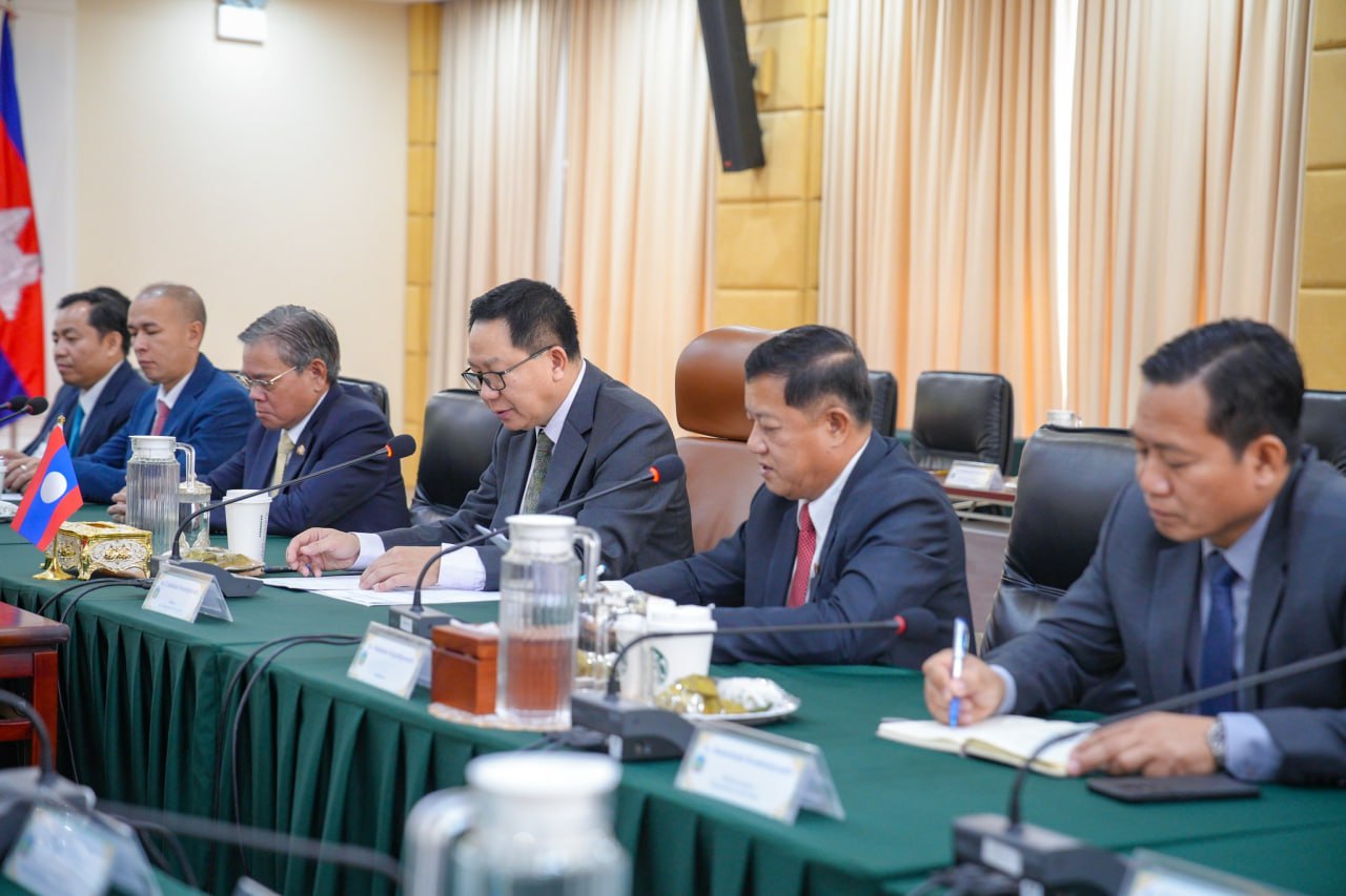 កម្ពុជាចុះហត្ថលេខានាំចេញកសិផលទៅចិនឆ្លងកាត់ទឹកដីឡាវតាមផ្លូវគោក