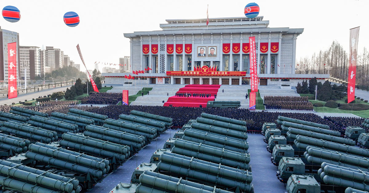 កូរ៉េខាងជើងបង្ហាញវត្តមានលោក Kim Jong Un ជិះរថយន្តបាញ់គ្រាប់រ៉ុក្កែតចល័ត