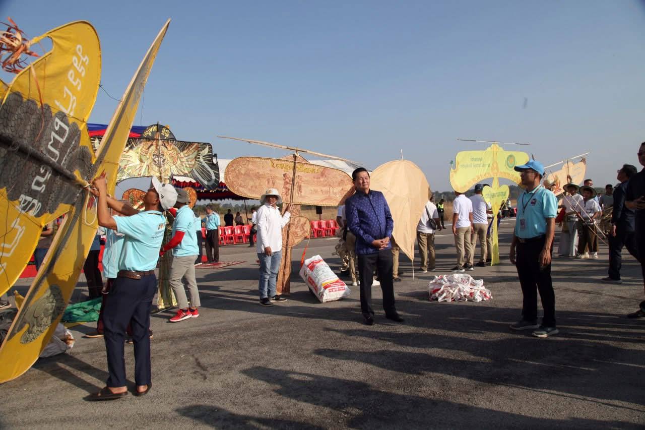 តាម លោក មួន សុភាព ប្រធានមន្ទីរវប្បធម៌ និងវិចិត្រសិល្បៈខេត្ត បានឱ្យដឹងថា ព្រឹត្តិការណ៍បង្ហើរខ្លែងឆ្នាំនេះ មានប្រតិភូខ្លែងមកពីបណ្តាក្រុងស្រុកអង្គភាពមន្ទីរ វិស័យឯកជន ក្នុងខេត្តសៀមរាប បាននាំយក ខ្លែងឯក