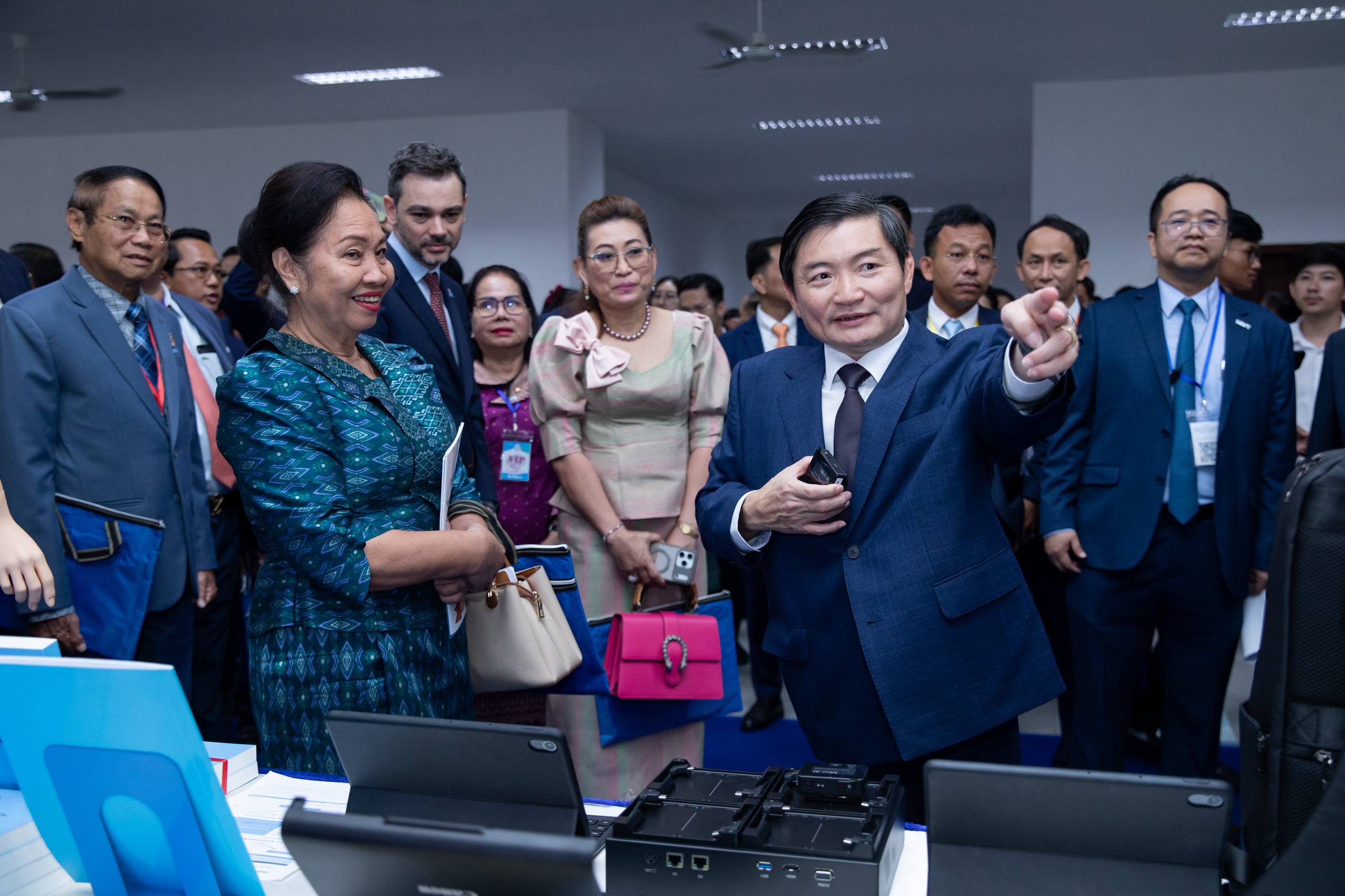 រដ្ឋមន្ត្រីការងារ៖ ពលរដ្ឋកម្ពុជាមានការងារធ្វើ ជាង ១០ លាននាក់ ក្នុងឆ្នាំ២០២៥កើន ៨០ម៉ឺននាក់ បើធៀបឆ្នាំ២០២៤