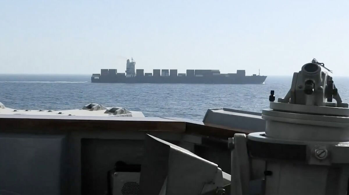 លោក Trump ៖ សហរដ្ឋអាមេរិកបានរឹបអូសកប៉ាល់អ៊ីរ៉ង់ ដែលព្យាយាមឆ្លងកាត់ការបិទខ្ទប់ជិតច្រក Hormuz