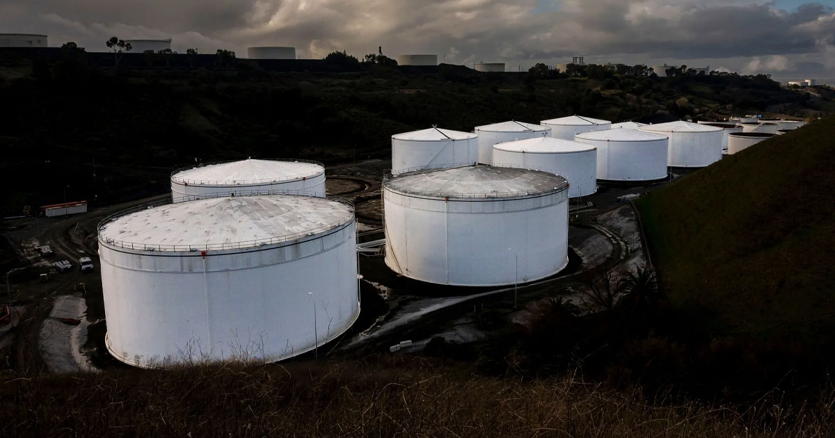 តម្លៃប្រេងធ្លាក់ចុះ ខណៈភាគហ៊ុនកើនឡើង បន្ទាប់ពីលោក ត្រាំ ប្រកាសឈប់បាញ់ ២ សប្តាហ៍នៅអ៊ីរ៉ង់