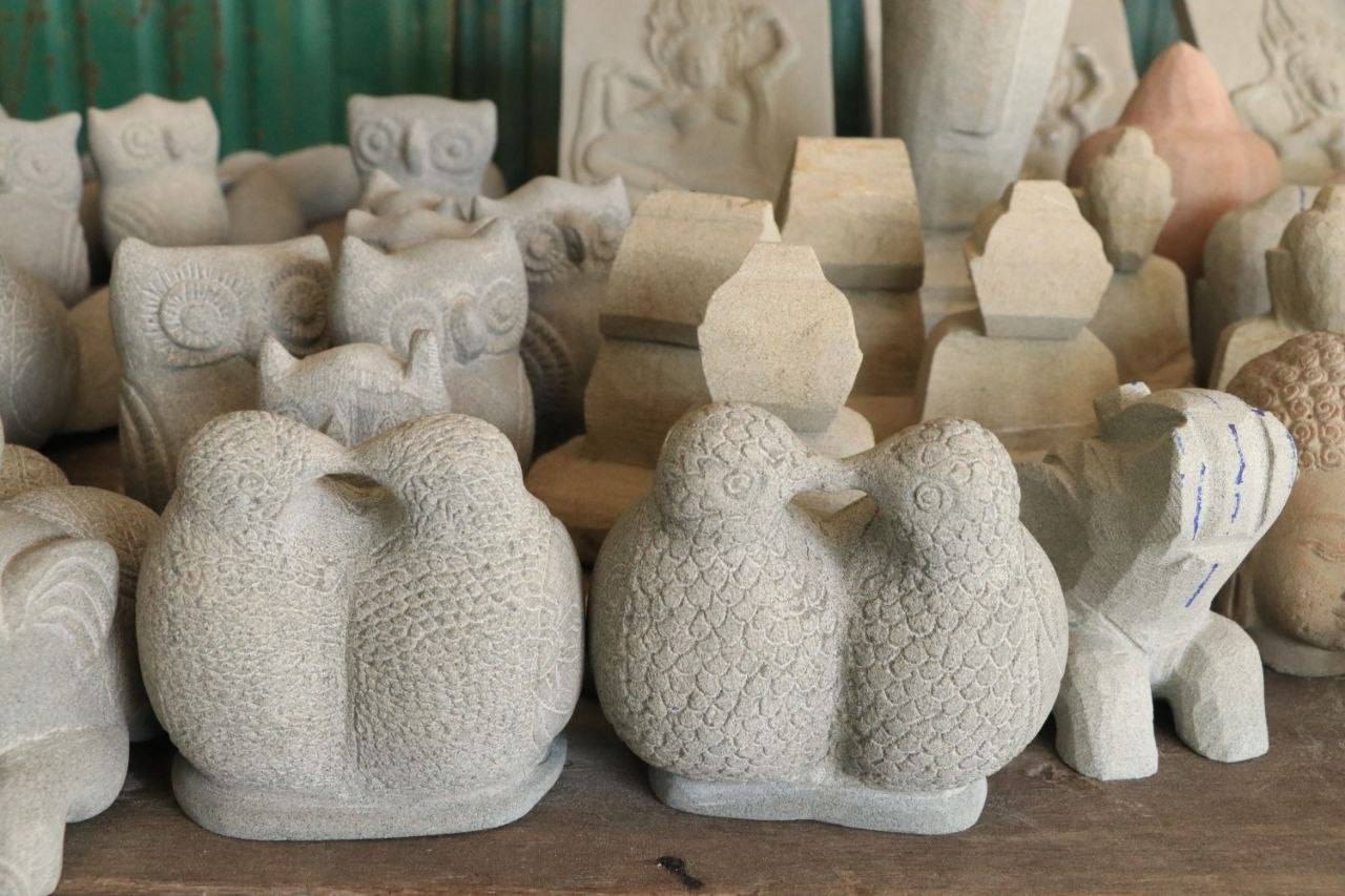 ក្រសួងវប្បធម៌ កំពុងជួយជ្រោមជ្រែងដល់សិល្បៈចម្លាក់ថ្ម នៅក្នុងភូមិធម្មជាតិរុនតាឯកឱ្យមានជីវភាពសមរម្យ