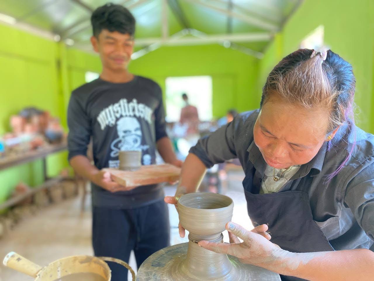 ពលរដ្ឋនៅក្រុងរុនតាឯកតេជោសែន ចូលរៀនជំនាញវិជ្ជាជីវៈដូនតា ផ្នែកកុលាលភាជន៍