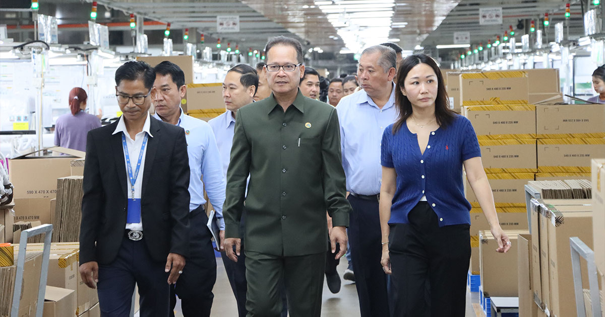 រដ្ឋមន្ត្រីក្រសួងបរិស្ថានជំរុញរោងចក្រសហគ្រាស បង្កើនការគ្រប់គ្រងសំរាម សំណល់រឹងឱ្យបានត្រឹមត្រូវ ដើម្បីរក្សាភាពស្អាត និងមានចីរភាពនៅកម្ពុជា