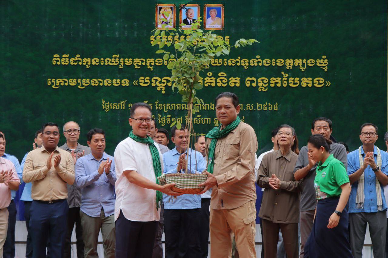 រដ្ឋមន្ត្រីបរិស្ថានប្រកាសផ្តល់កូនត្នោតជាង៣ម៉ឺនដើមបន្ថែមទៀត ដើម្បីដាំនៅតាមខ្សែក្រវ៉ាត់ព្រំដែនកម្ពុជា-វៀតណាម