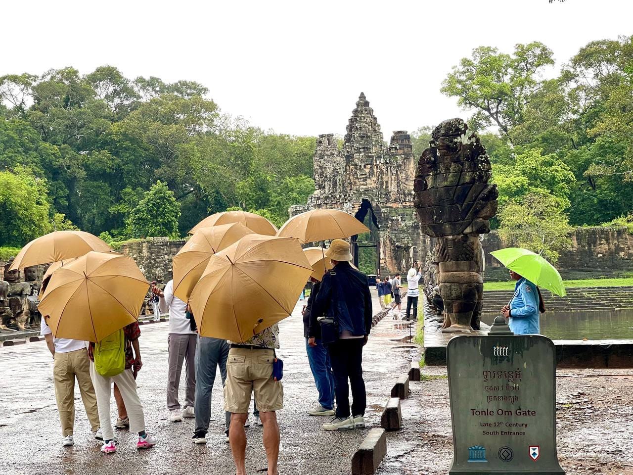 អាជ្ញាធរជាតិអប្សរាអំពាវនាវភ្ញៀវទេសចរជាតិ-អន្តរជាតិបង្កើនការប្រុងប្រយ័ត្នក្នុងអំឡុងពេលទស្សនាប្រាសាទនារដូវវស្សា