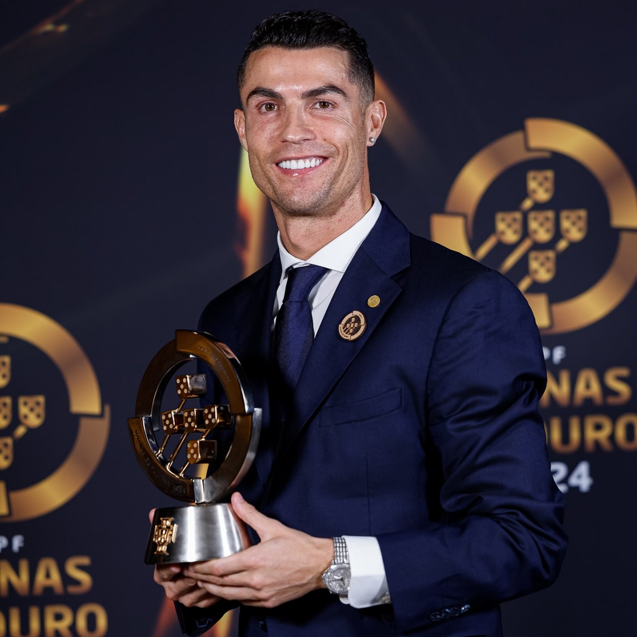 Ronaldo ទទួលបានពានរង្វាន់ពិសេស សម្រាប់ការតំណាងឱ្យប្រទេសព័រទុយហ្គាល់ នៅលើឆាកអន្តរជាតិ