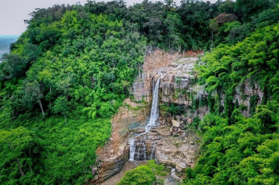 សហគមន៍ទេសចរណ៍ធម្មជាតិទឹកធ្លាក់ចំបក់មានទឹកជ្រោះធម្មជាតិមួយកន្លែងដែលមានសម្រស់ទេសភាពស្អាត